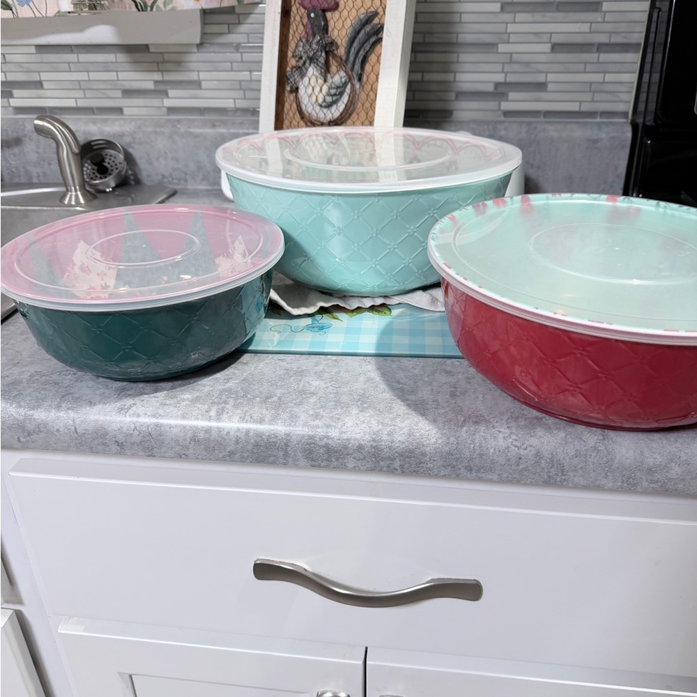 Pioneer Woman Vibrant Mixing Bowl Set with Lids Christmas Set